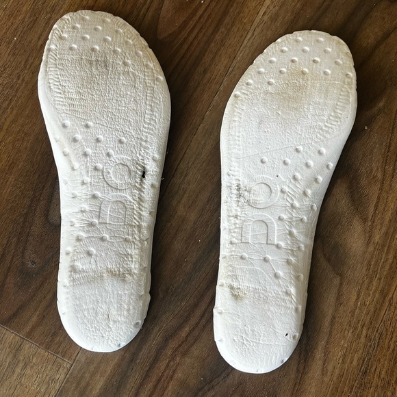 ON Cloud Womens Running Sneakers - Picture 11 of 14